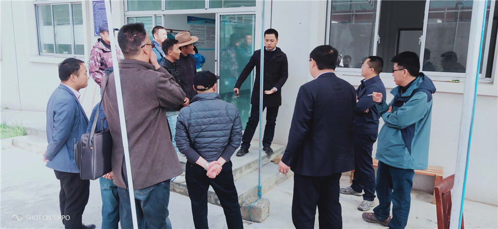 西南督查組在自治區(qū)、日喀則市、吉隆縣、吉隆鎮(zhèn)有關(guān)領(lǐng)導的陪同下對吉隆鎮(zhèn)污水處理廠檢查工作