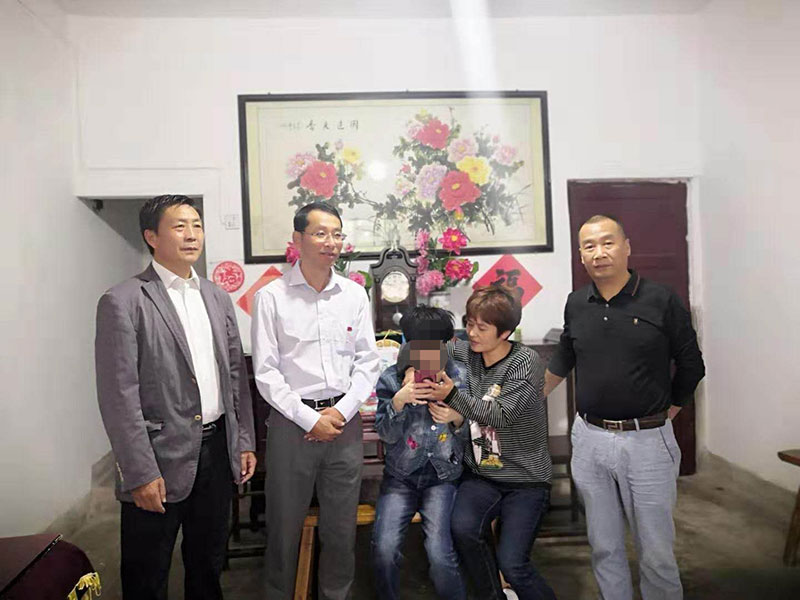 主題教育正當時 志愿服務暖民心——區(qū)城建投公司黨支部開展志愿服務、點亮“微心愿”黨日活動