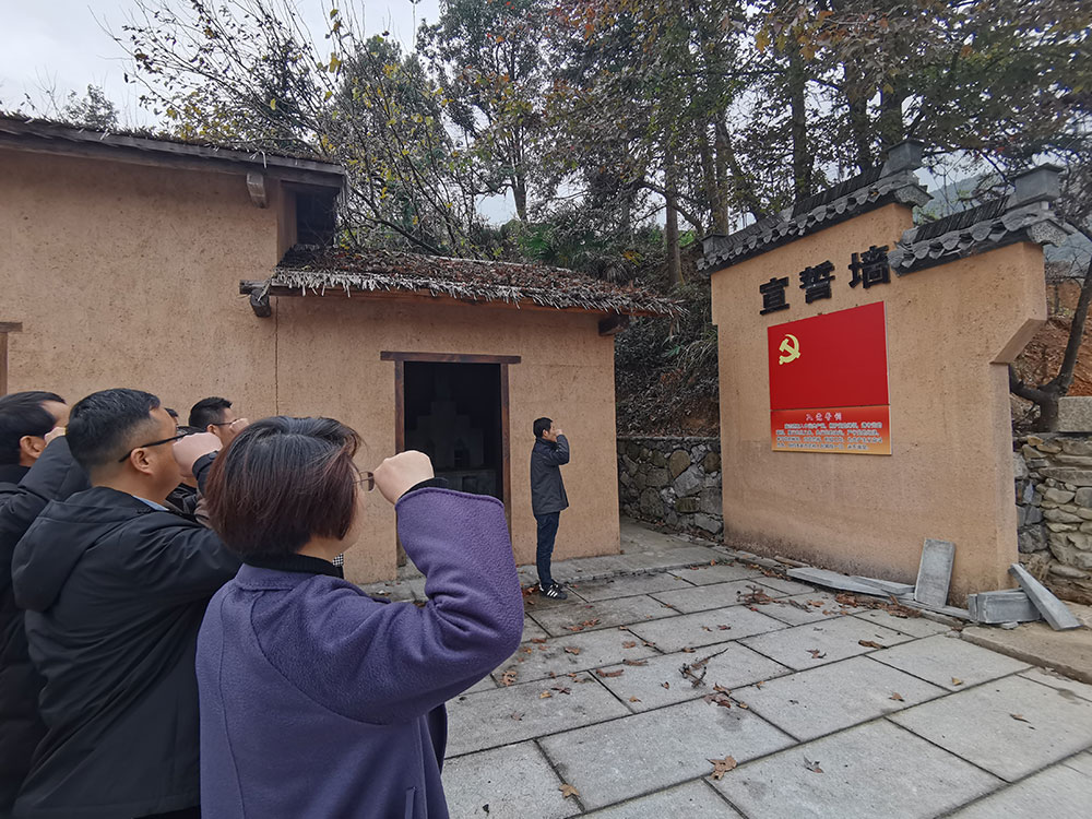 屯溪城建投公司黨支部開展“走進(jìn)紅色記憶、傳承初心使命”主題黨日活動(dòng)
