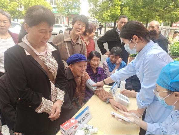 百姓健康系我心，黨員服務進社區(qū)